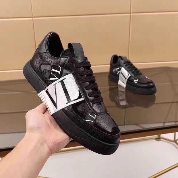 Unisex χαμηλά sneakers με δερμάτινο πάνω μέρος, καουτσούκ σόλα, κορδόνια, διαπνέουν, σχέδιο με γράμματα