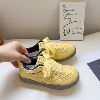 Bell γυναικεία αθλητικά παπούτσια με χαμηλό ύψος, επάνω μέρος από μικροϊνών δέρμα, βολκανισμένη σόλα από καουτσούκ, μπροστινό κλείσιμο με κορδόνια