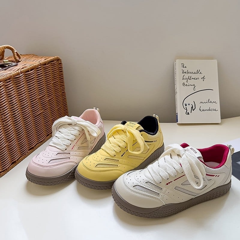 Bell γυναικεία αθλητικά παπούτσια με χαμηλό ύψος, επάνω μέρος από μικροϊνών δέρμα, βολκανισμένη σόλα από καουτσούκ, μπροστινό κλείσιμο με κορδόνια