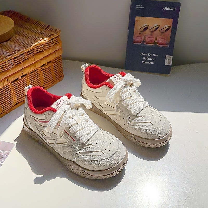 Bell γυναικεία αθλητικά παπούτσια με χαμηλό ύψος, επάνω μέρος από μικροϊνών δέρμα, βολκανισμένη σόλα από καουτσούκ, μπροστινό κλείσιμο με κορδόνια