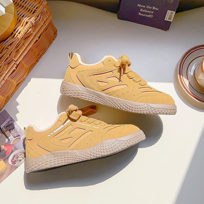 Bell γυναικεία αθλητικά παπούτσια με χαμηλό ύψος, επάνω μέρος από μικροϊνών δέρμα, βολκανισμένη σόλα από καουτσούκ, μπροστινό κλείσιμο με κορδόνια