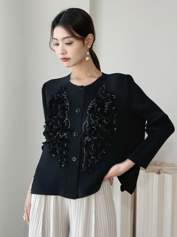 Bluza cu broderie, cristale, material burnout, guler rotund, croială lejeră