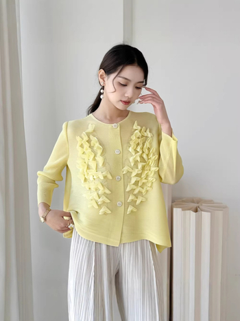 Bluza cu broderie, cristale, material burnout, guler rotund, croială lejeră