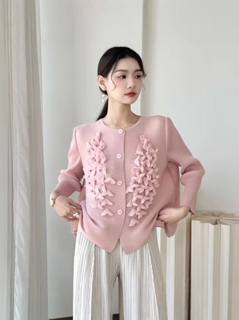 Bluza cu broderie, cristale, material burnout, guler rotund, croială lejeră