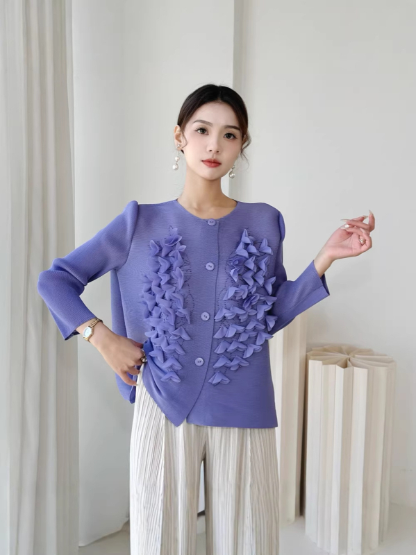 Bluza cu broderie, cristale, material burnout, guler rotund, croială lejeră