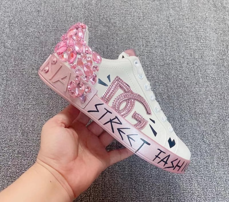 Casual παπούτσια με γκραφίτι σχέδιο και χειροβαμμένες στρας; άνω μέρος από δέρμα, unisex, καουτσούκ σόλα.