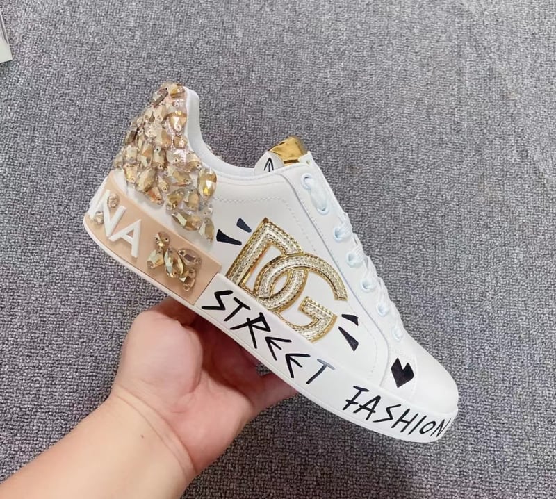 Casual παπούτσια με γκραφίτι σχέδιο και χειροβαμμένες στρας; άνω μέρος από δέρμα, unisex, καουτσούκ σόλα.