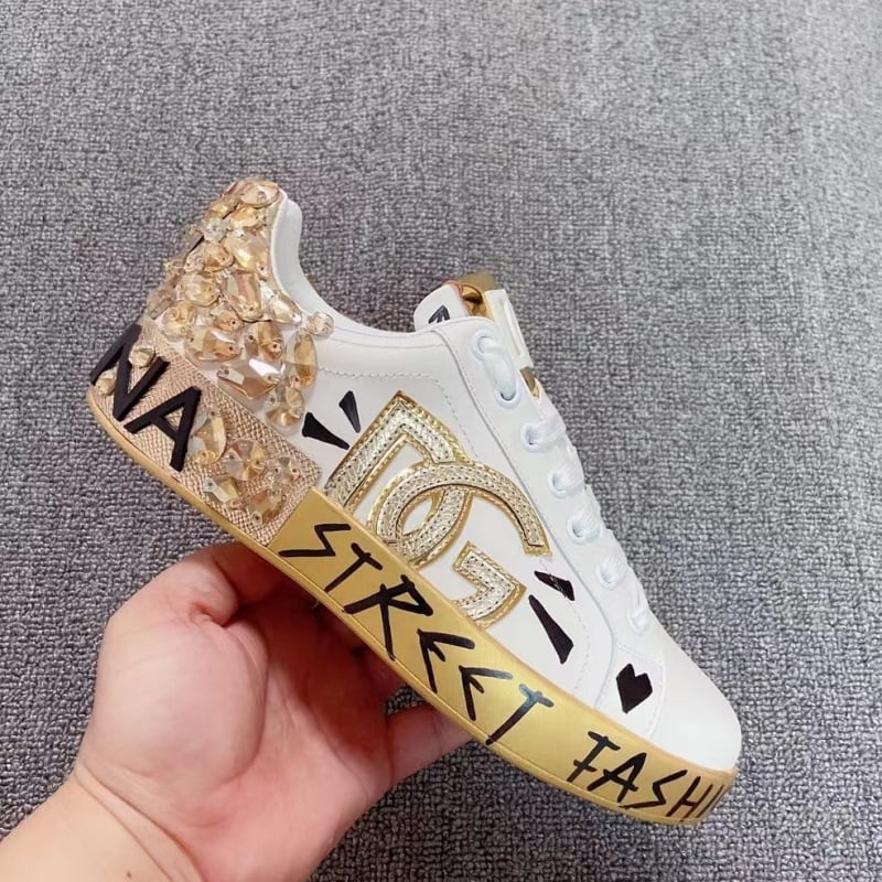 Casual παπούτσια με γκραφίτι σχέδιο και χειροβαμμένες στρας; άνω μέρος από δέρμα, unisex, καουτσούκ σόλα.