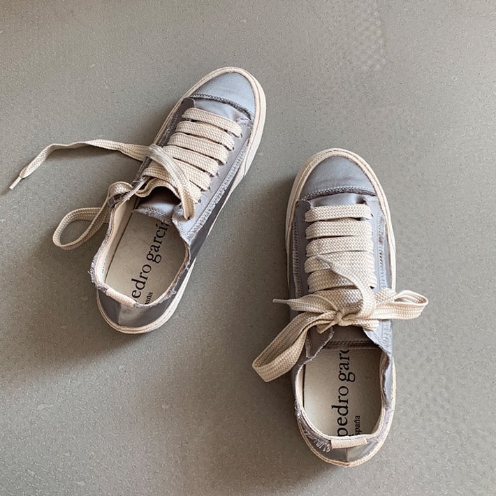 Γυναικεία σατέν αθλητικά με επάνω μέρος από σατέν, εσωτερικό από γνήσιο δέρμα, TPU φαρδιά σόλα, μεσαίου ύψους τακούνι 3–5 cm, κλείσιμο με κορδόνια