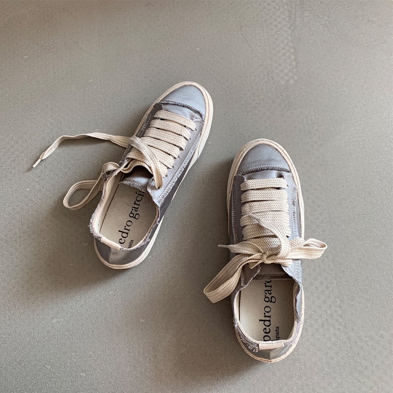 Γυναικεία σατέν αθλητικά με επάνω μέρος από σατέν, εσωτερικό από γνήσιο δέρμα, TPU φαρδιά σόλα, μεσαίου ύψους τακούνι 3–5 cm, κλείσιμο με κορδόνια