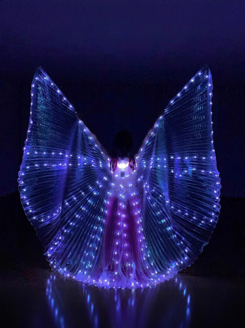 LED svjetleća krila – plesni kostim za orijentalne i egipatske scene, poliester tkanina, naborana površina.