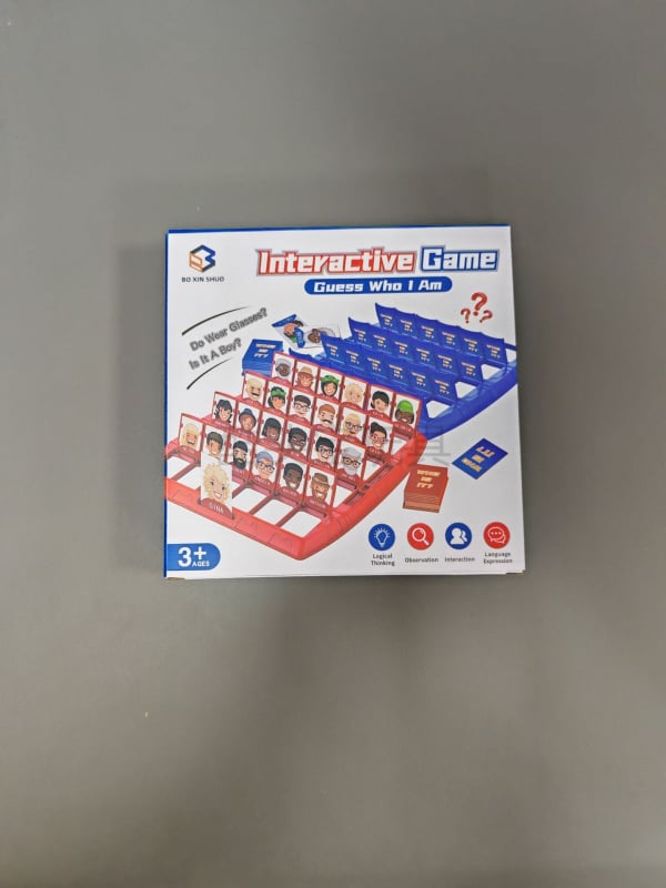 Gyerekeknek szóló kártyás társasjáték, két játékos számára, műanyag elemek, 4–6 éveseknek, fejleszti a kéz-szemt koordinációját, érzékelést és a szülő–gyermek interakciót