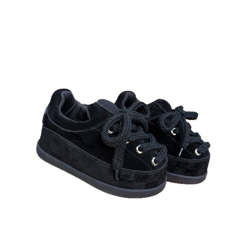 Uniszex téli csizma matt velúr felsőrésszel, báránybőr bélés, PU középtalp, csúszásmentes gumi talp, alacsony szár, fűzőzárás