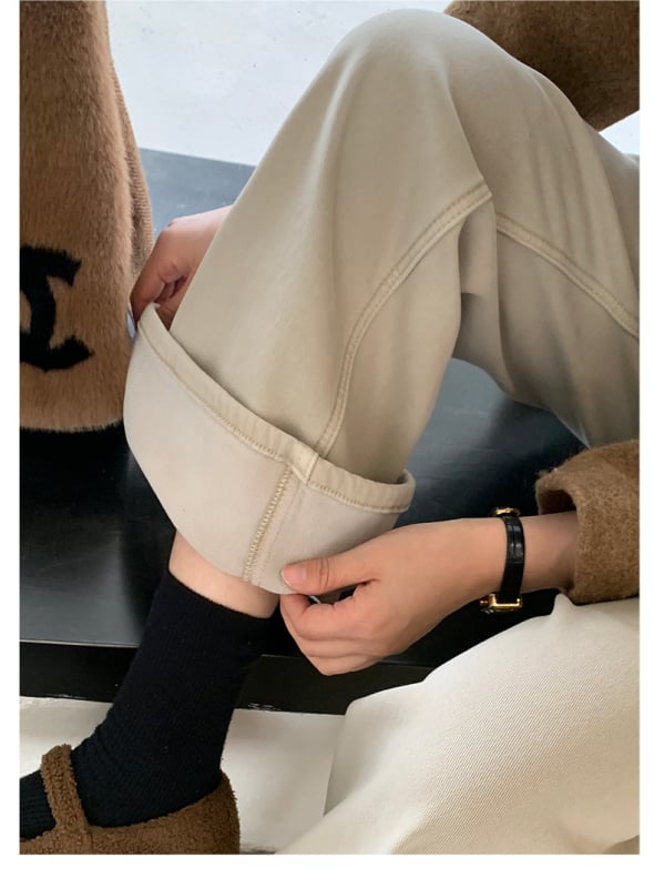 Női pamut-stretch denim nadrág, magas derék, mikro‑görbült egyenes szár, négyszeres rugalmasság, fleece bélés