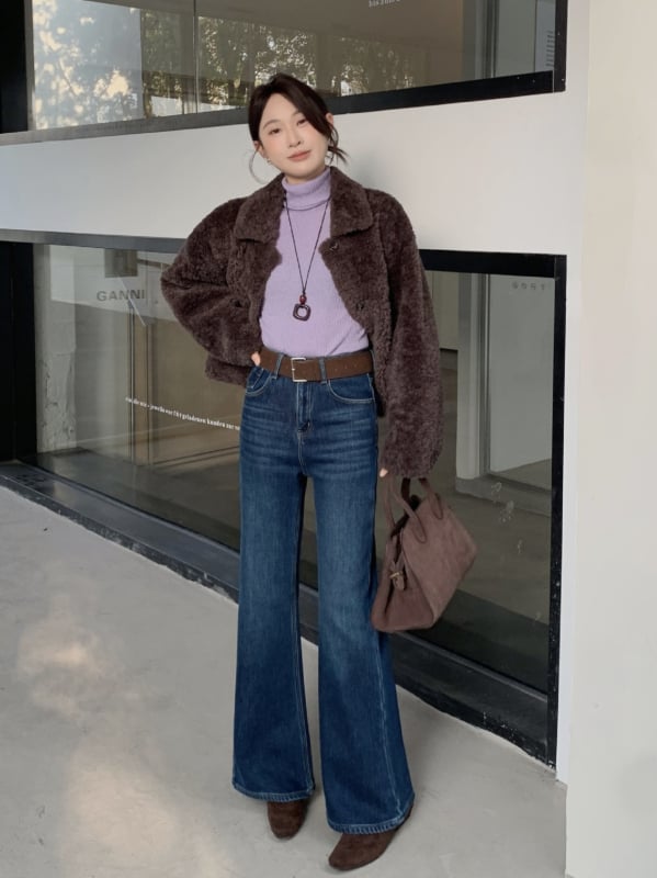 Női pamut-stretch denim nadrág, magas derék, mikro‑görbült egyenes szár, négyszeres rugalmasság, fleece bélés