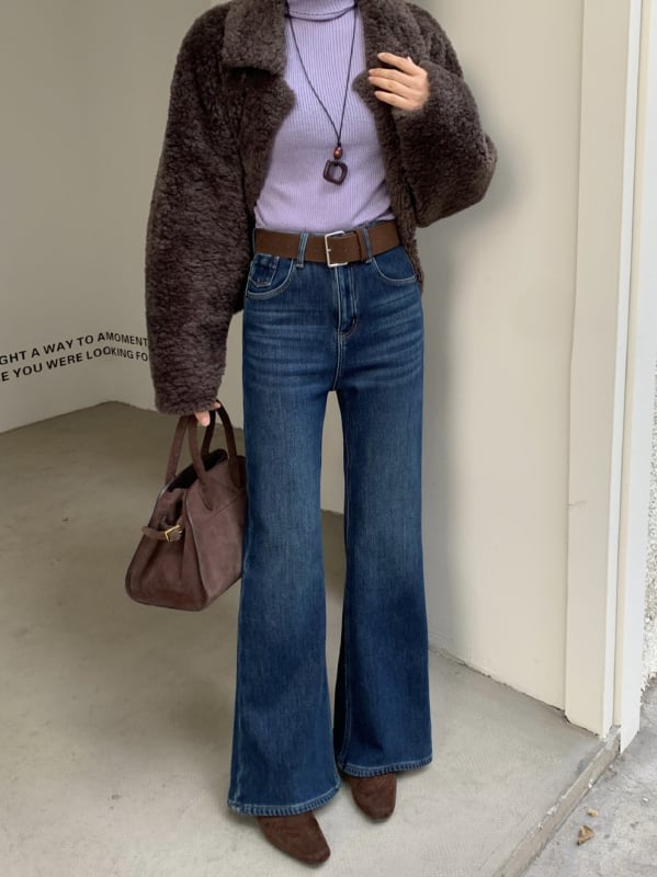 Női pamut-stretch denim nadrág, magas derék, mikro‑görbült egyenes szár, négyszeres rugalmasság, fleece bélés