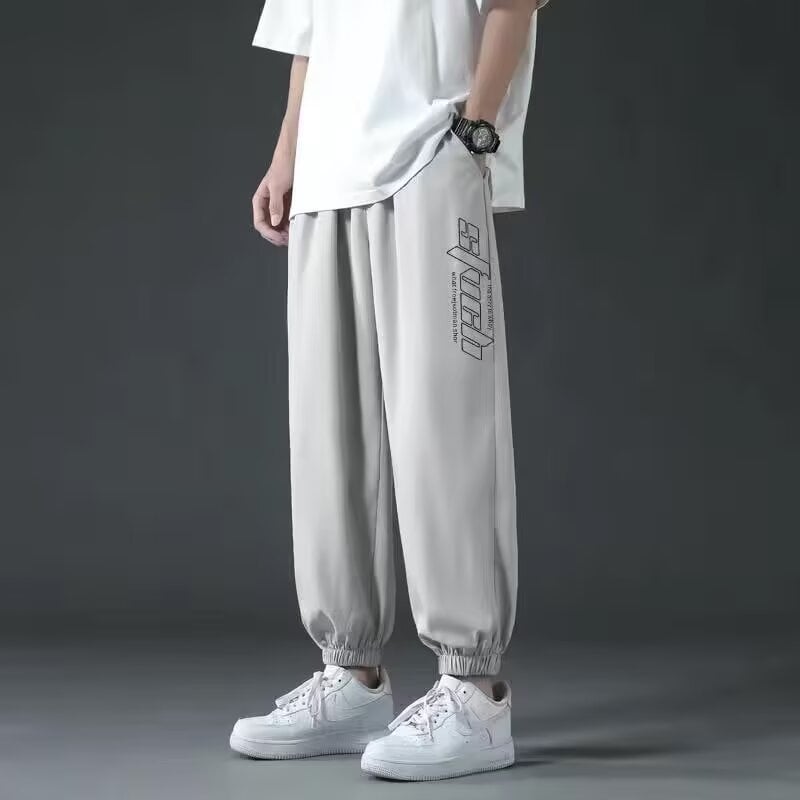 Férfi cropped jogger nadrág, laza szabás, középtalpú derék, poliészter anyag, mikroelasztikusság