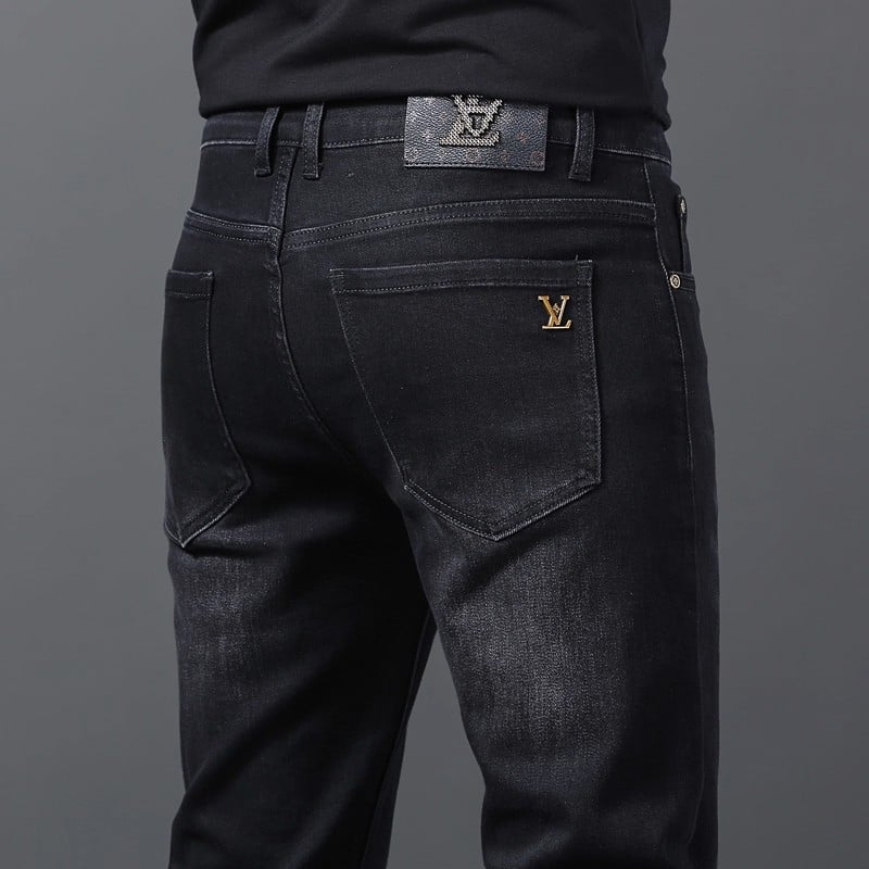 Farmernadrág, középmagas derekú, egyenes szabású, pamutkeverék 35–75%, cipzáras lezárás