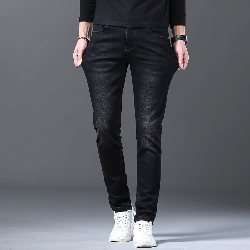 Farmernadrág, középmagas derekú, egyenes szabású, pamutkeverék 35–75%, cipzáras lezárás