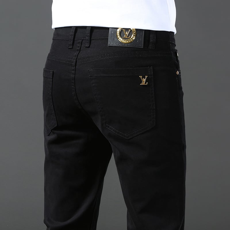 Farmernadrág, középmagas derekú, egyenes szabású, pamutkeverék 35–75%, cipzáras lezárás