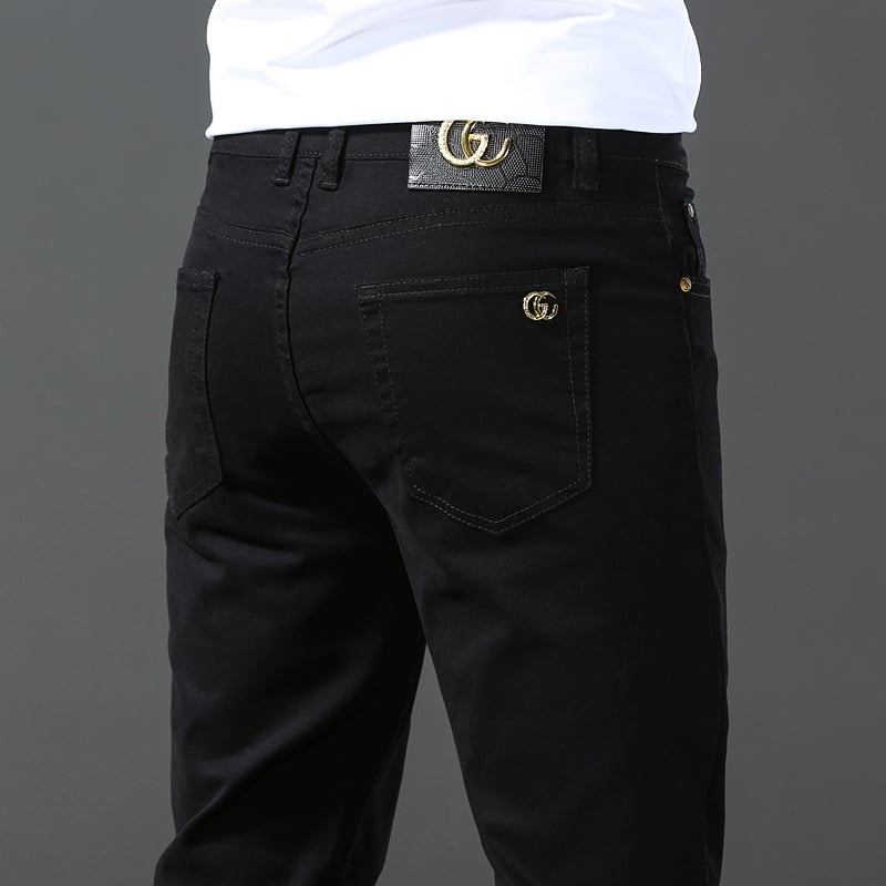 Farmernadrág, középmagas derekú, egyenes szabású, pamutkeverék 35–75%, cipzáras lezárás