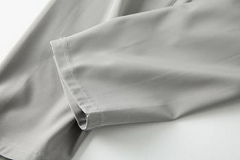 Férfi magas derékú, egyenes szabású szabadidőnadrág, lélegző mikroelasztikus anyaggal és zsinóros záródással