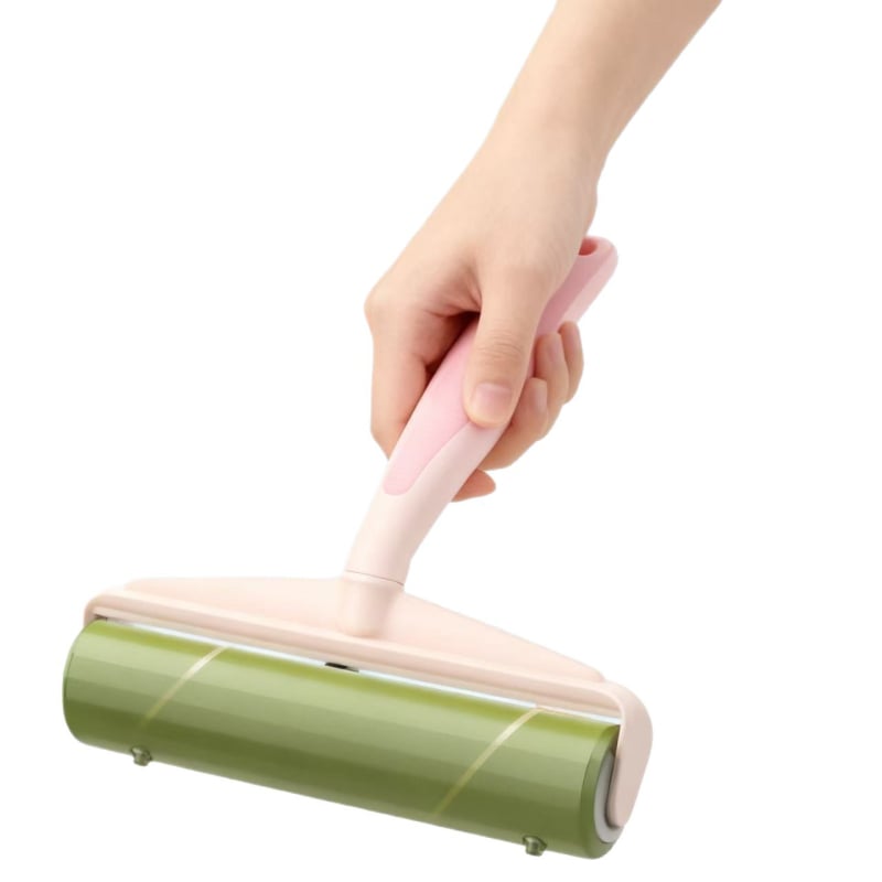 Kicserélhető szöszmentesítő tekercs – eltávolítja a háziállatok szőrét a kanapéról és ruházatból; műanyag test; modern minimalista dizájn; bevezetve 2017 télen.