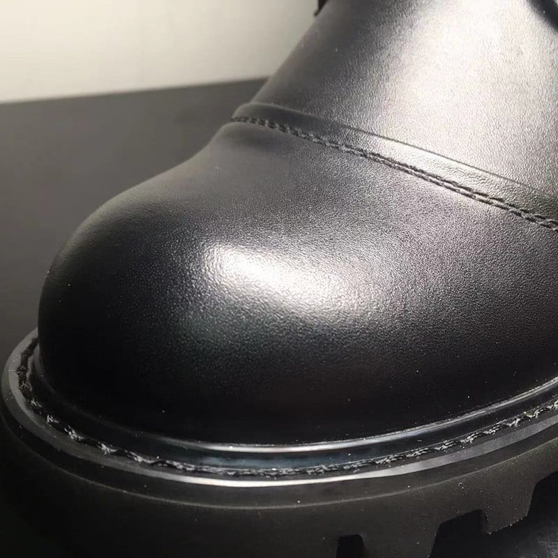 Martin bakancsok - magas szárú tehénbőrből készült csizma, gumírozott talp, bőr orrvédő és belső bőrbélés