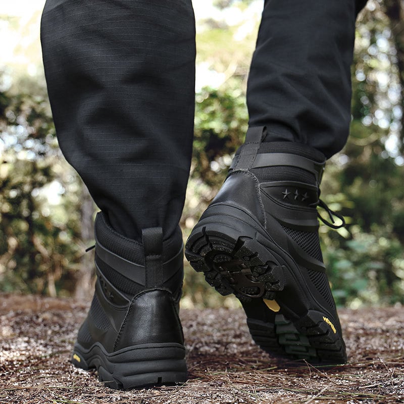 Férfi Martin bakancs - téli, felső része valódi marhabőrből, középmagas, katonai stílus, kerek orr, gumírozott talp