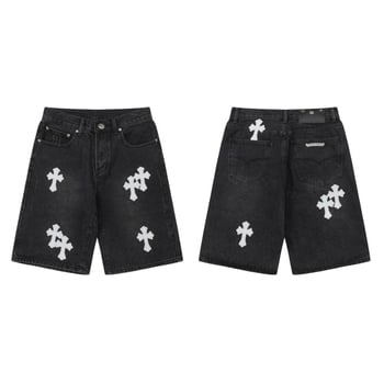 Rongyosított denim rövidnadrág kereszt hímzéssel, középmagas derekú, egyenes szabás, cipzáras zárás