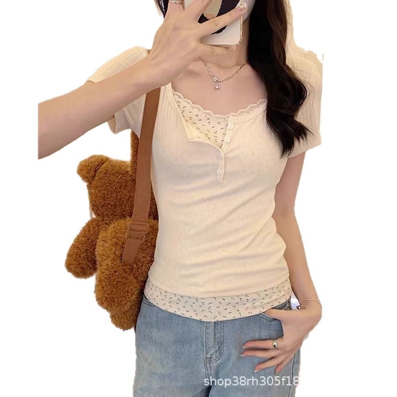 Flóros csipkés rövid ujjú felső fél-nyitott gallérral, karcsú szabás, poliészter-keverék, virágos nyomat