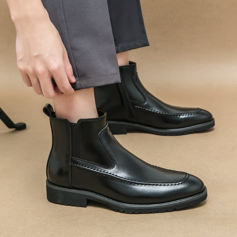 Martin csizmák, magas szárú, oldalsó cipzár, gumitalp, kerek orr, téli viselet.