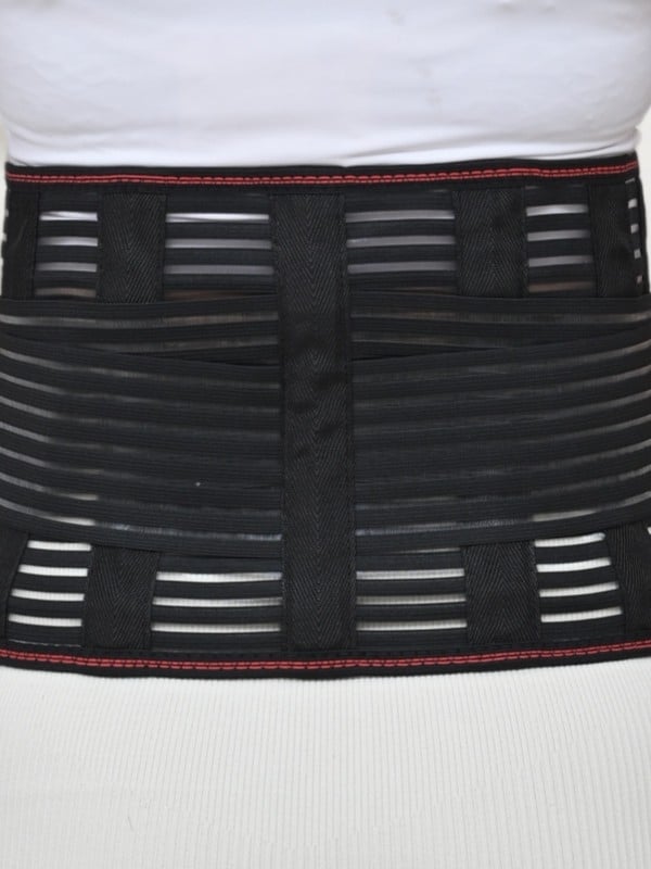 Deréköv vaslemezzel – vékony, lélegző hálós kialakítás, uniszex deréktámasz (Poliészter; Vaslemez; Uniszex; Kültéri sportok; Deréktámasz)