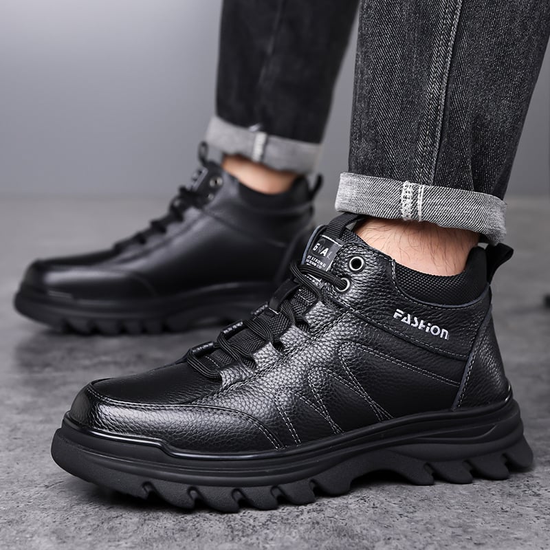 Martin csizmák, brit stílusú magas szárú, felső rész első réteg marhabőrből, juhgyapjú bélés, vastag gumitalp, oldalsó cipzár