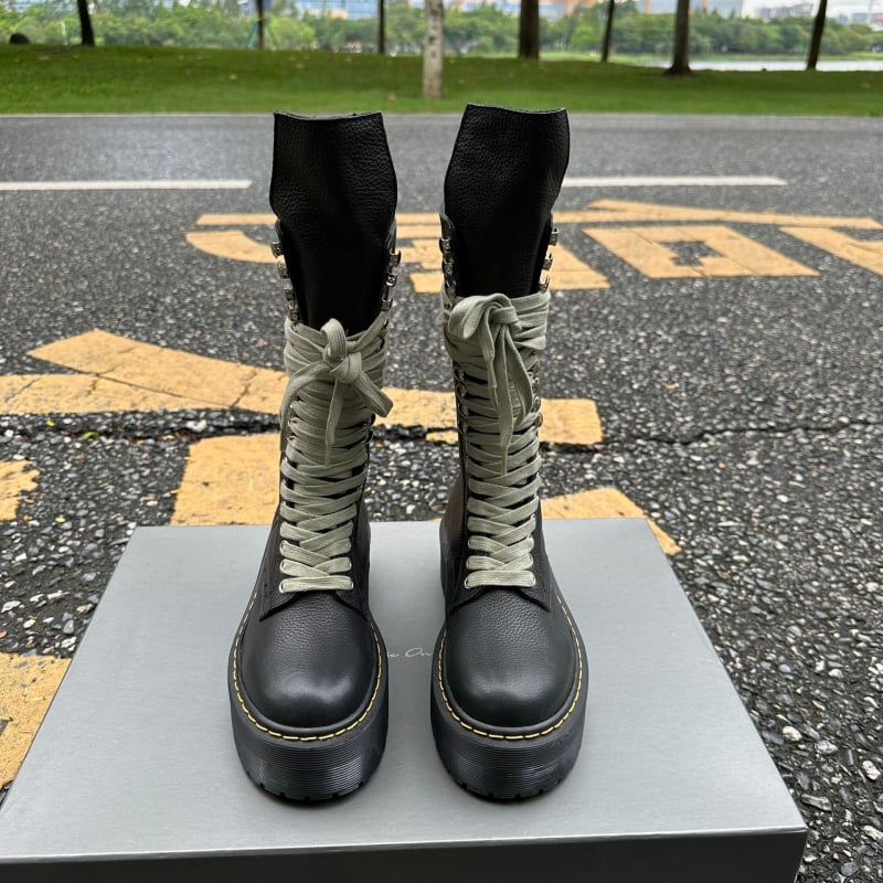 Martin bakancs uniszex, valódi bőrből, magas szárú, magasságot növelő talp, kerek orrú, fűzőkkel, Goodyear talppal, téli viselet