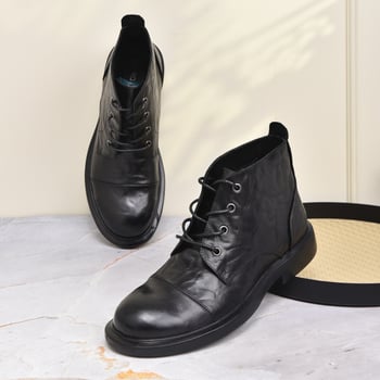 Férfi Martin bőrből készült bakancsok, vintage stílus, kerek orral (Felső: marhabőr első réteg; Talp: gumi; Belső talp: természetes bőr; Orr formája: kerek; Sarok magassága: alacsony 1–3 cm)