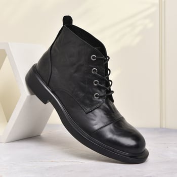 Férfi Martin bőrből készült bakancsok, vintage stílus, kerek orral (Felső: marhabőr első réteg; Talp: gumi; Belső talp: természetes bőr; Orr formája: kerek; Sarok magassága: alacsony 1–3 cm)