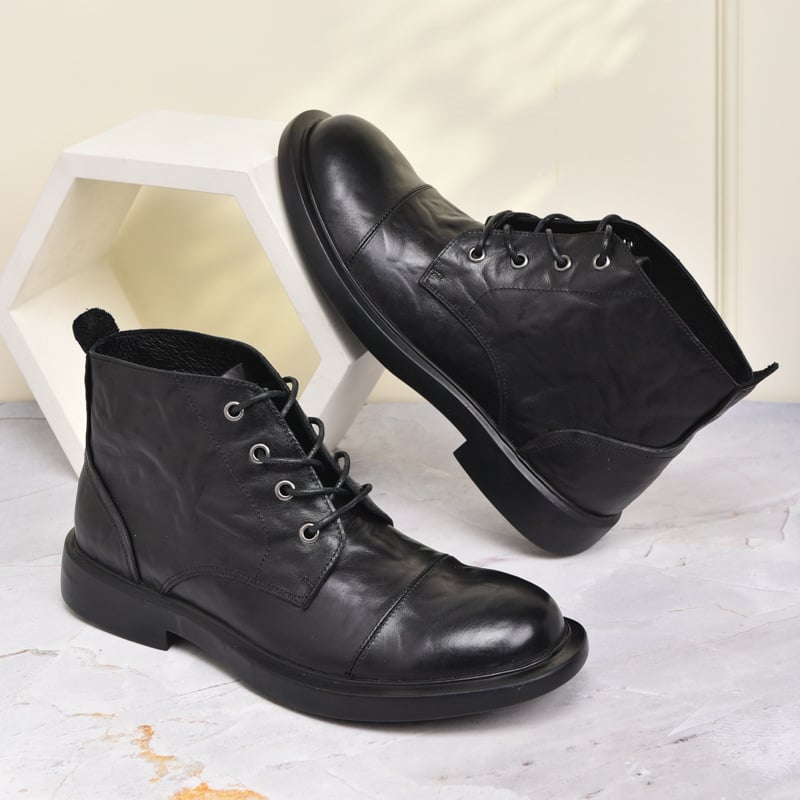 Férfi Martin bőrből készült bakancsok, vintage stílus, kerek orral (Felső: marhabőr első réteg; Talp: gumi; Belső talp: természetes bőr; Orr formája: kerek; Sarok magassága: alacsony 1–3 cm)