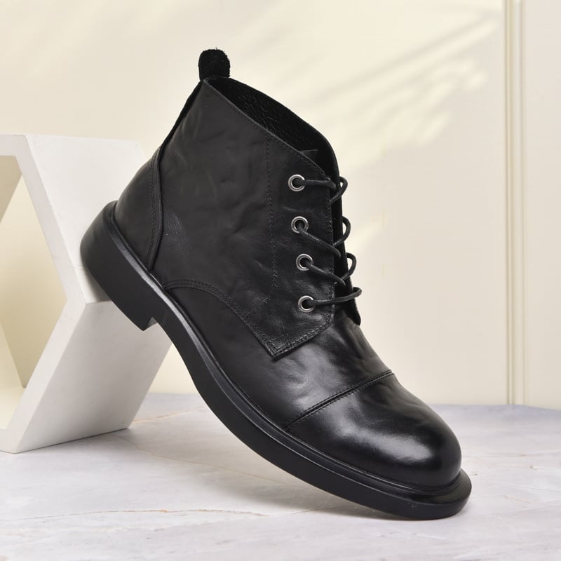 Férfi Martin bőrből készült bakancsok, vintage stílus, kerek orral (Felső: marhabőr első réteg; Talp: gumi; Belső talp: természetes bőr; Orr formája: kerek; Sarok magassága: alacsony 1–3 cm)