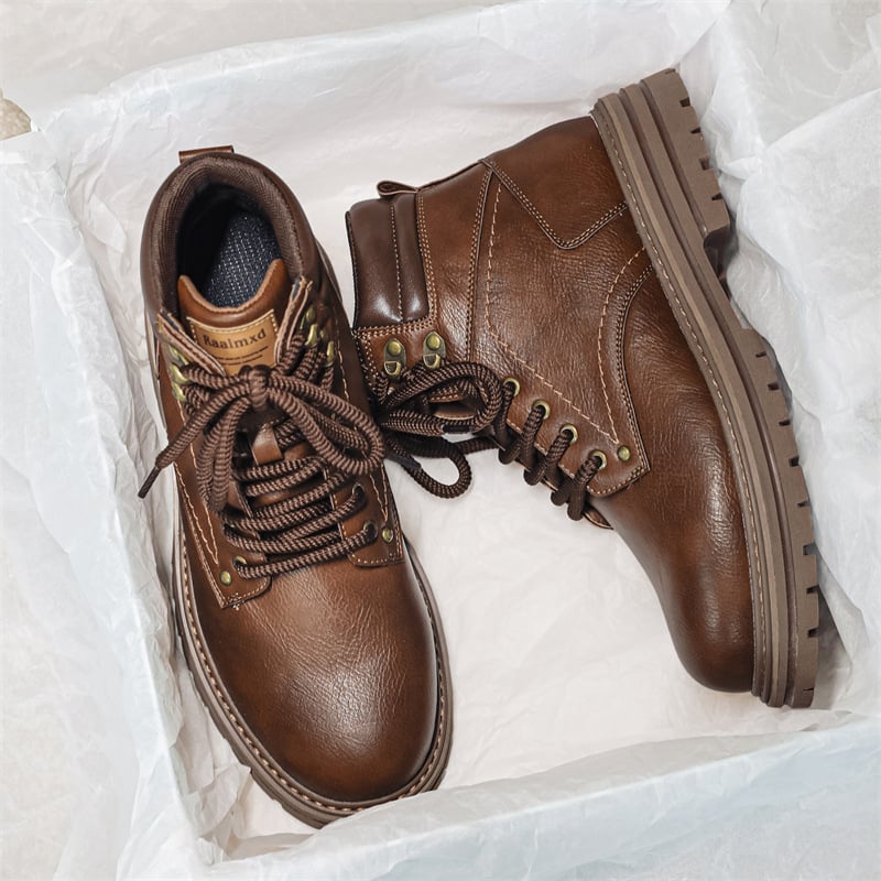 Uniszex bőrbakancsok - Két réteg marhabőr felsőrész, gumitalp, kerek orr, középmagas sarka 3–5 cm, elöl fűzőzárás, középmagas szár