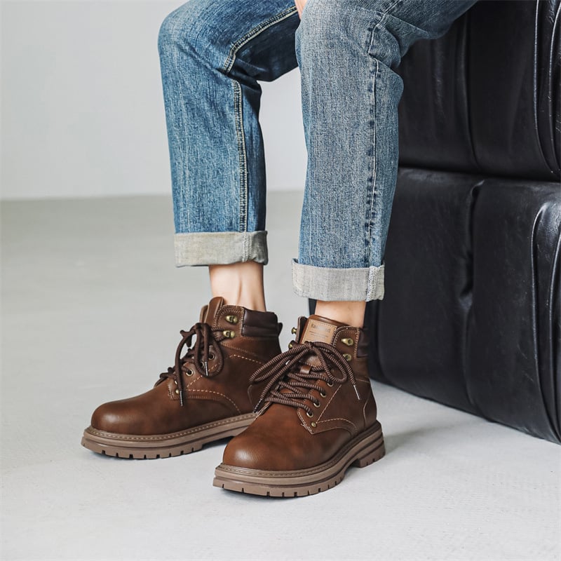 Uniszex bőrbakancsok - Két réteg marhabőr felsőrész, gumitalp, kerek orr, középmagas sarka 3–5 cm, elöl fűzőzárás, középmagas szár