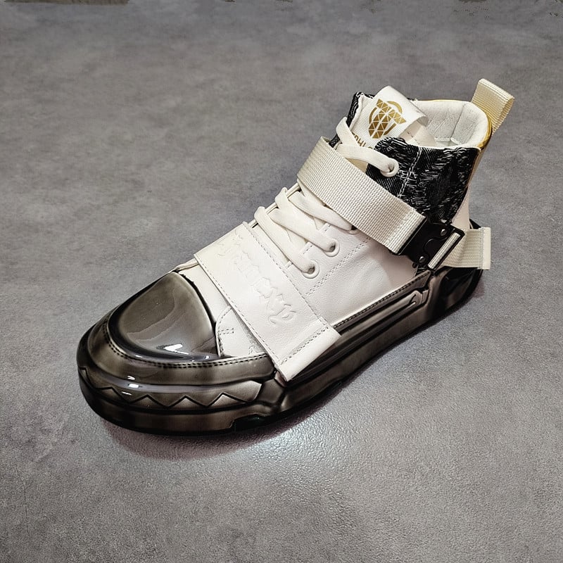 Munkacipő marha bőrből, felső rész szarvas? kerek orr, alacsony sarok 1–3 cm, ragasztott talp, természetes bőr talpbetét, belső hálós bélés