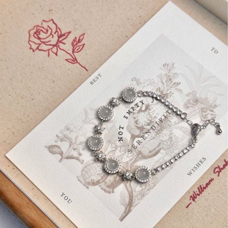 Női vintage virágos karkötő – réz, elektropolírozás, stílus: női, virágmotívum, tavasz 2025 bevezetés