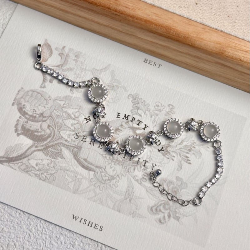 Női vintage virágos karkötő – réz, elektropolírozás, stílus: női, virágmotívum, tavasz 2025 bevezetés