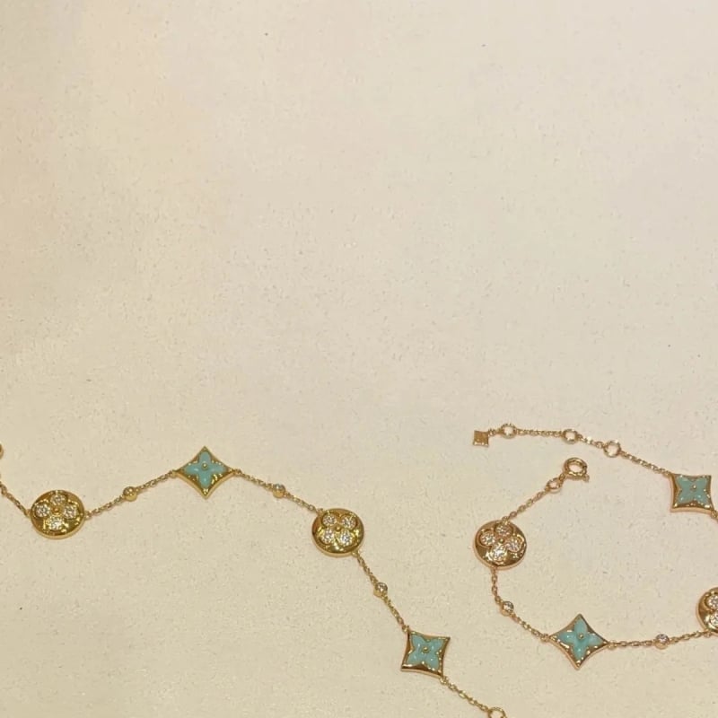 Réz alapanyagú rombusz formájú négylevelű karkötő, elektroplatolás, He Sheng márka, női kézi ékszer, 2025 nyár, személyes stílus