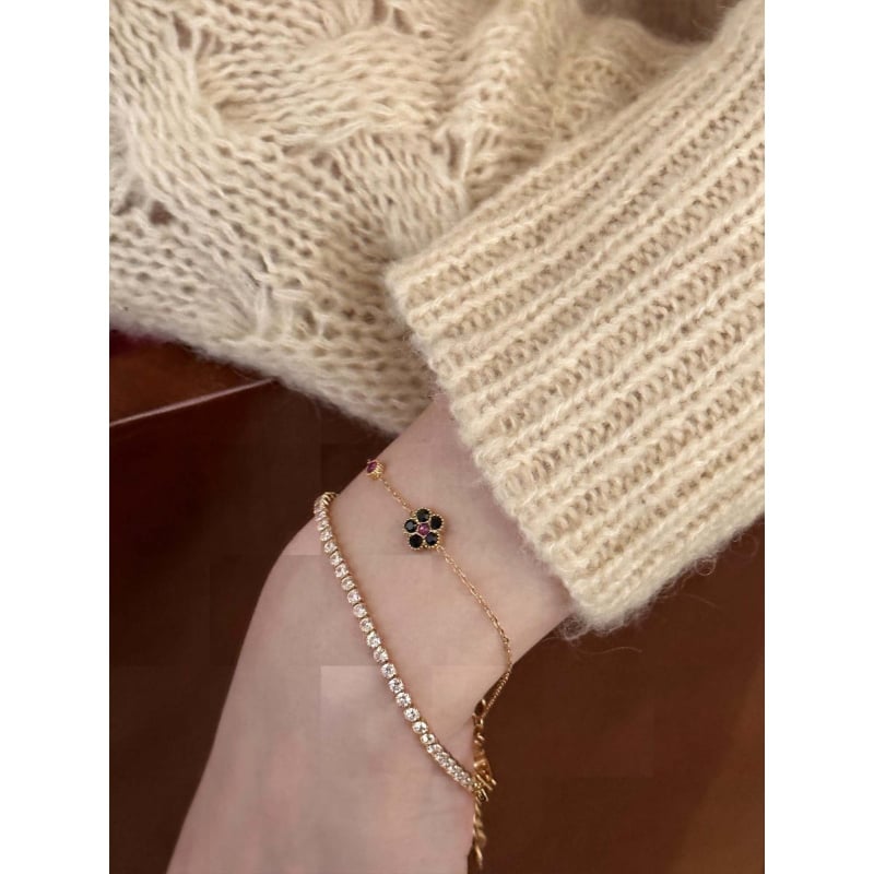 Karkötő virág alakú négylevelű lóhere motívummal; titán acél; elektroplatolás bevonat; irodalmi retro stílus; modell Y6-4/L8-6/H4-3