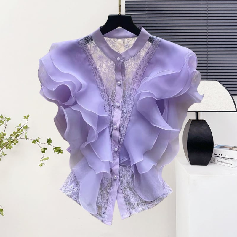 Csipke anyagú ing, álló gallérral, egy sor gombbal, rövid ujjú, egyenes szabású, hossz 50–65 cm, egyszínű modell, japán-koreai lazább stílus