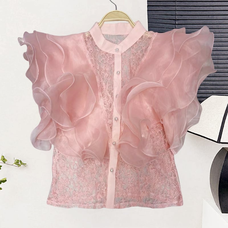 Csipke anyagú ing, álló gallérral, egy sor gombbal, rövid ujjú, egyenes szabású, hossz 50–65 cm, egyszínű modell, japán-koreai lazább stílus