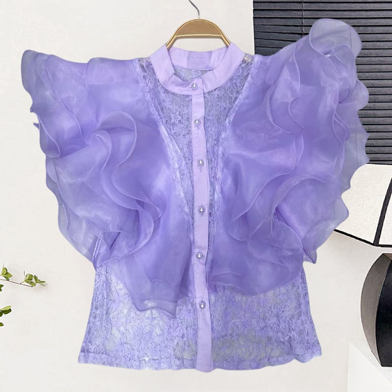 Csipke anyagú ing, álló gallérral, egy sor gombbal, rövid ujjú, egyenes szabású, hossz 50–65 cm, egyszínű modell, japán-koreai lazább stílus