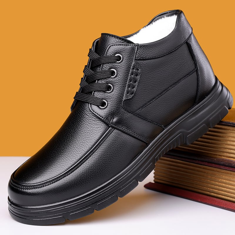 Férfi téli magas szárú csizma, felső rész: marhabőr (első réteg) + szuper rost, gumitalp, meleg gyapjú-kasmír bélés, talpbetét műszőr, alacsony sarkú